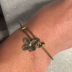 Alex and Ani 4 leaf clover gold bangle bracelet